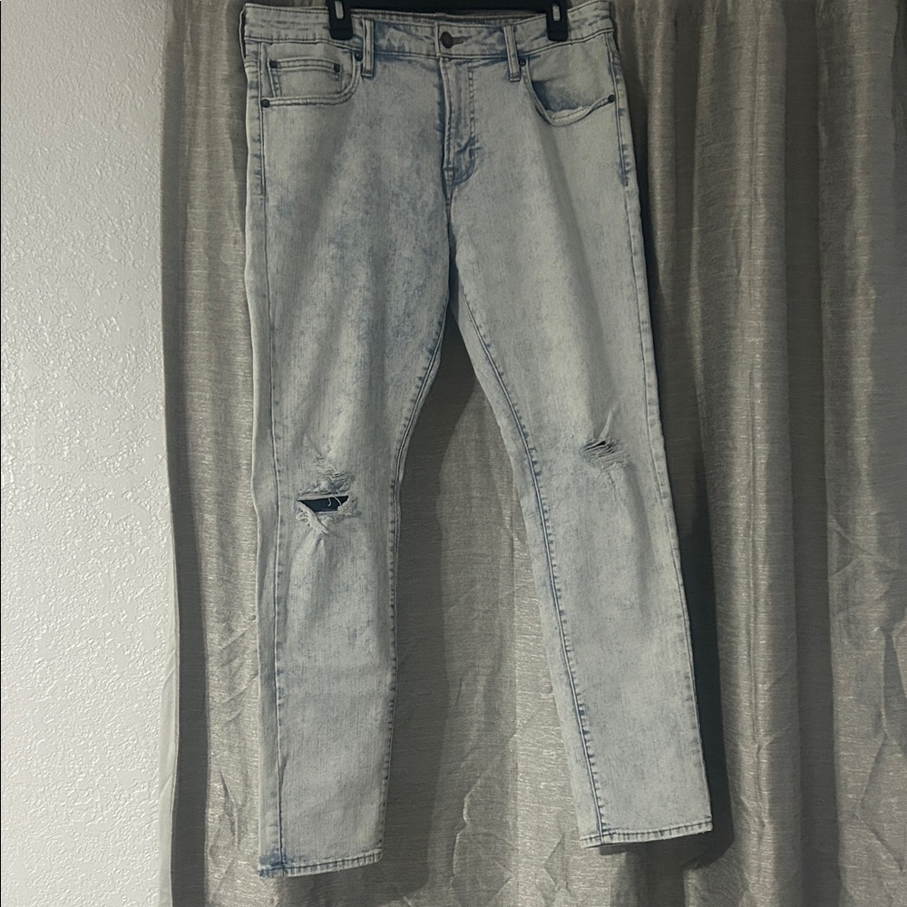 American Eagle Outfitters Light Wash Skinny Jeans